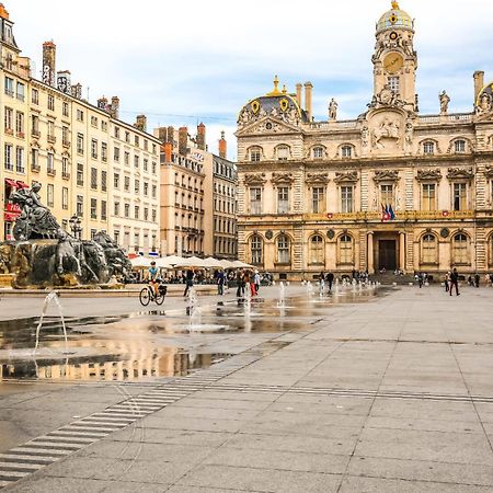 Le Calme Et Cosy Avec Parking Gratuit Apartment Лион Екстериор снимка