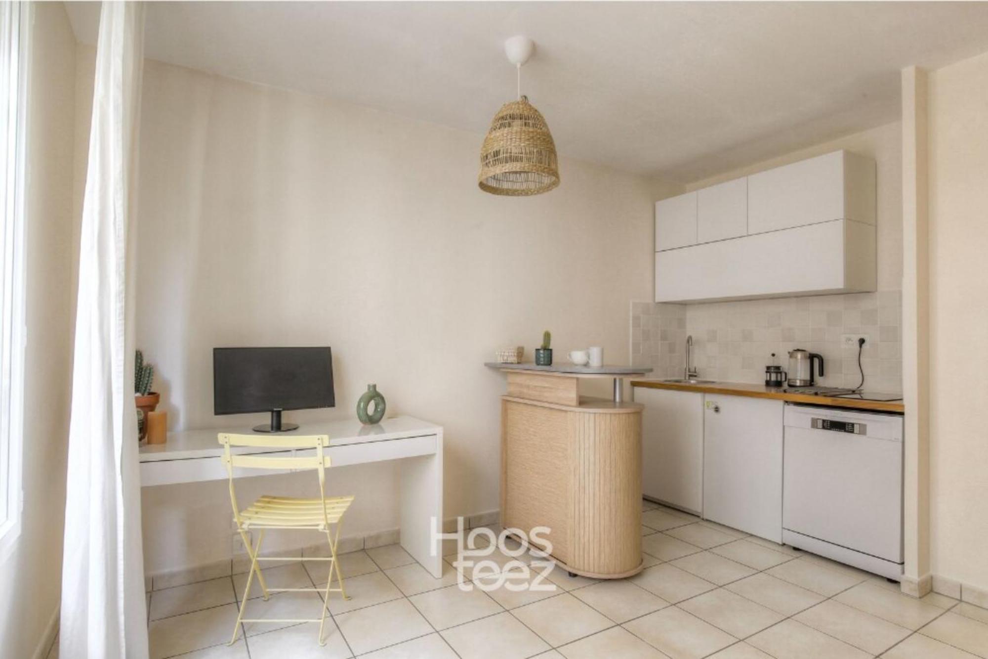 Le Calme Et Cosy Avec Parking Gratuit Apartment Лион Екстериор снимка