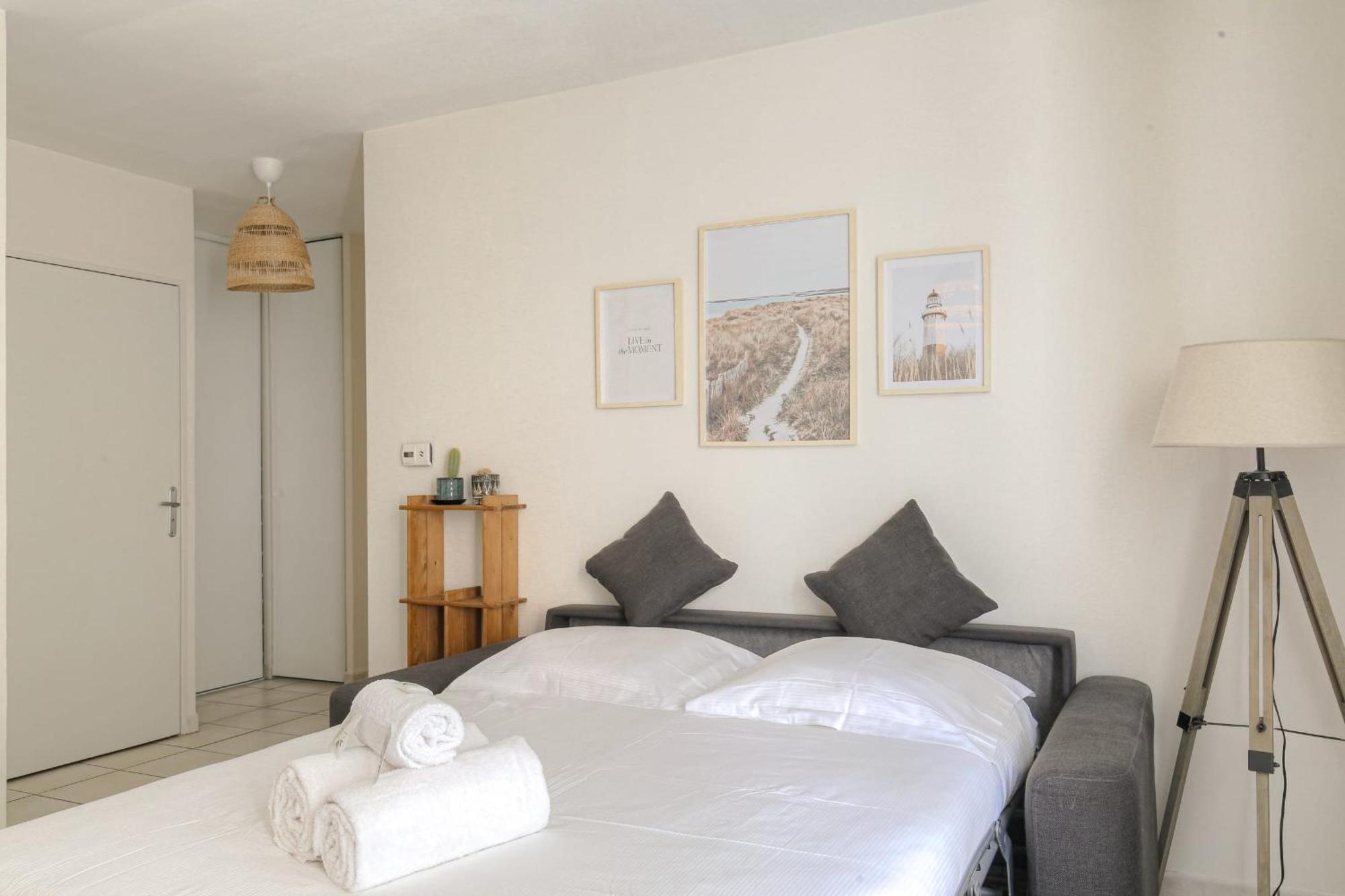 Le Calme Et Cosy Avec Parking Gratuit Apartment Лион Екстериор снимка