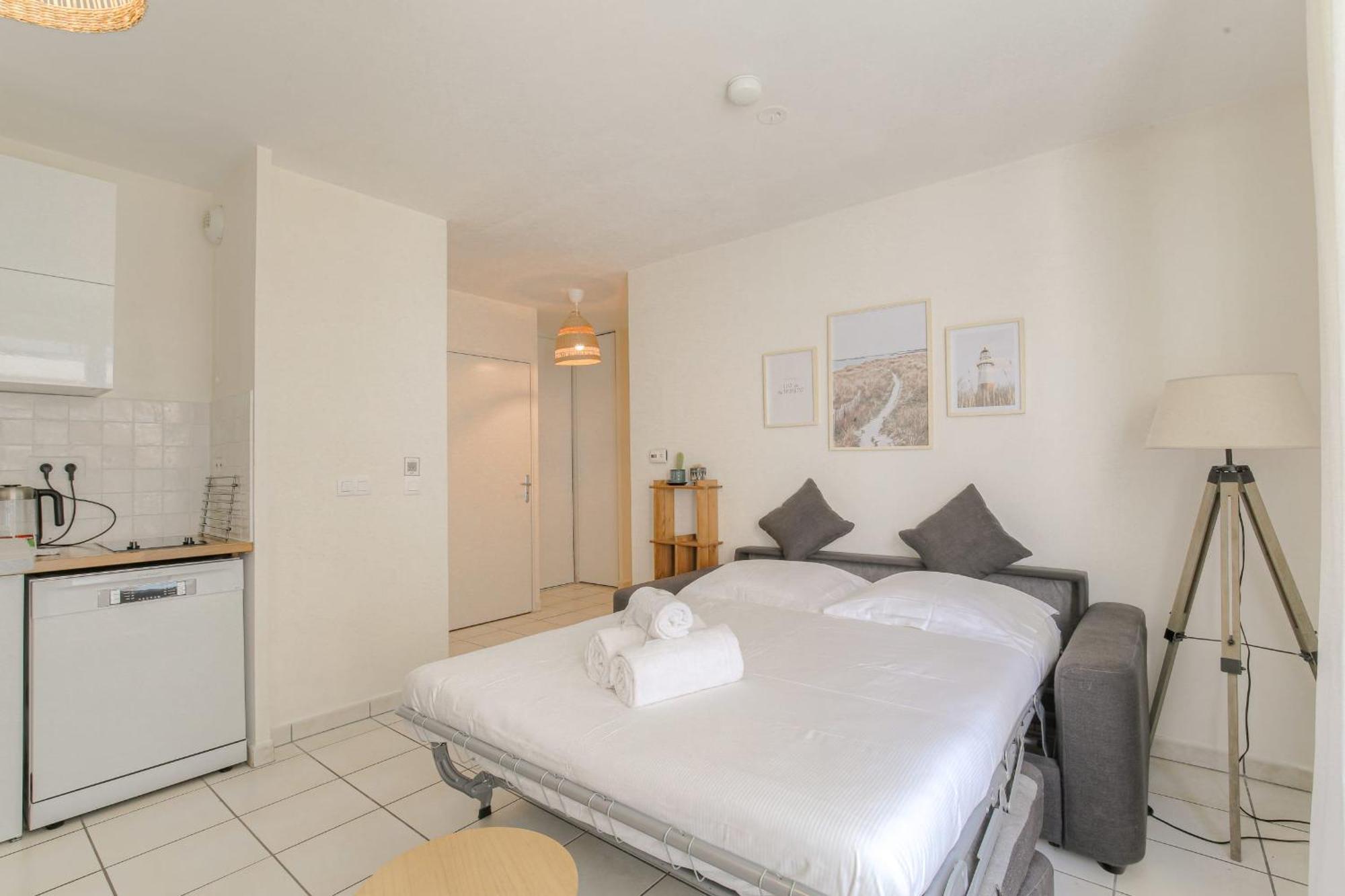 Le Calme Et Cosy Avec Parking Gratuit Apartment Лион Екстериор снимка