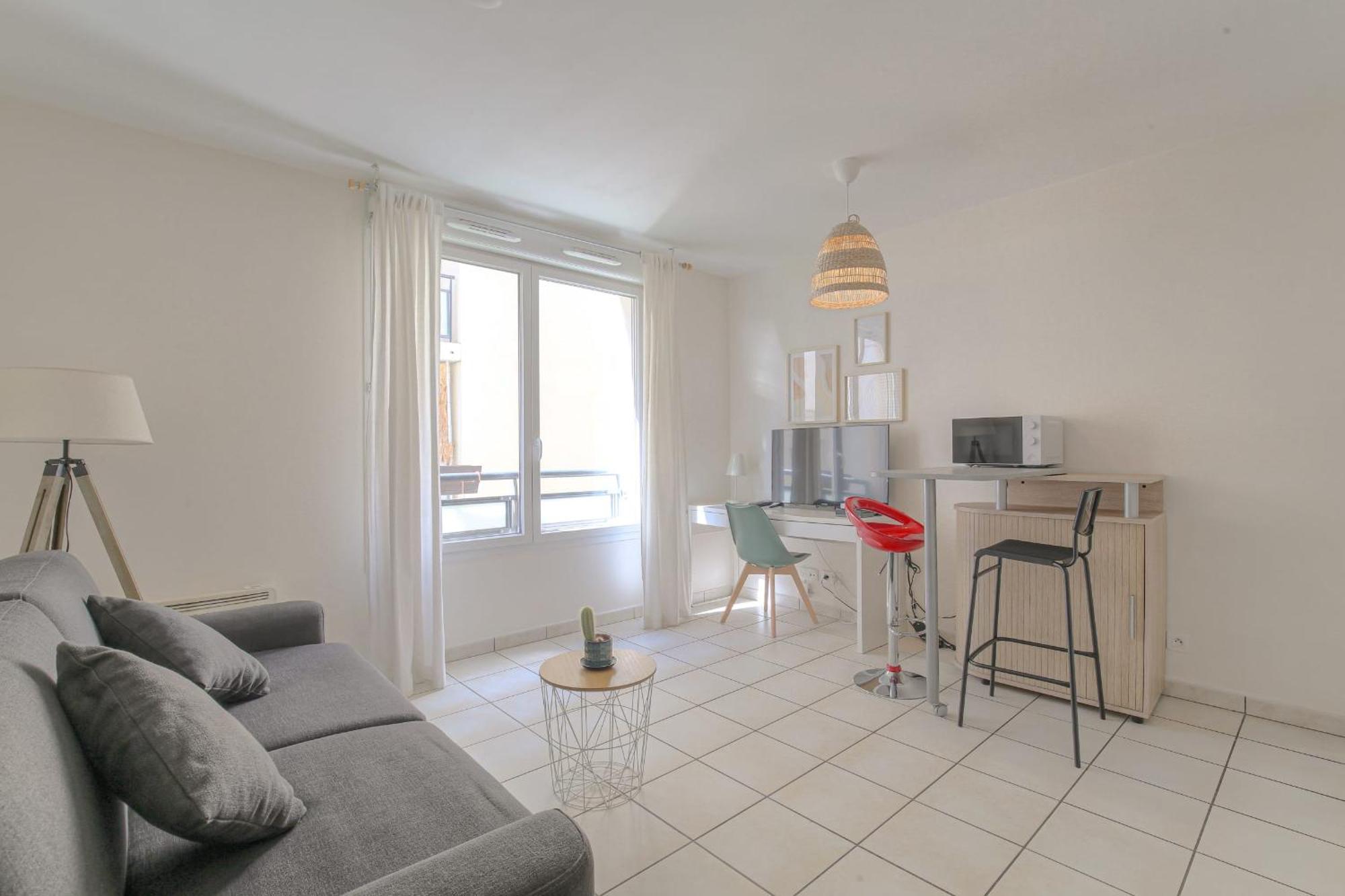 Le Calme Et Cosy Avec Parking Gratuit Apartment Лион Екстериор снимка