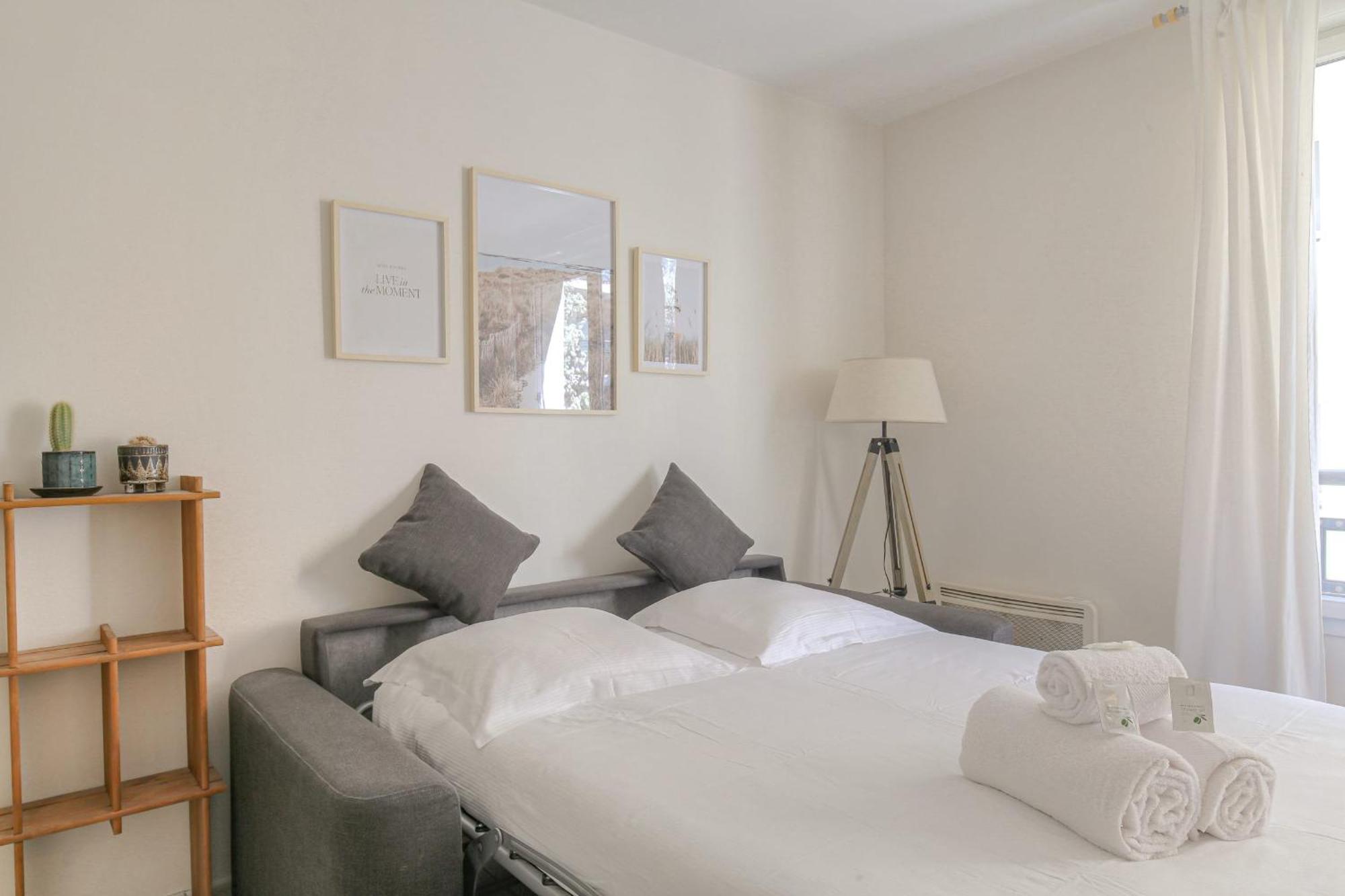 Le Calme Et Cosy Avec Parking Gratuit Apartment Лион Екстериор снимка
