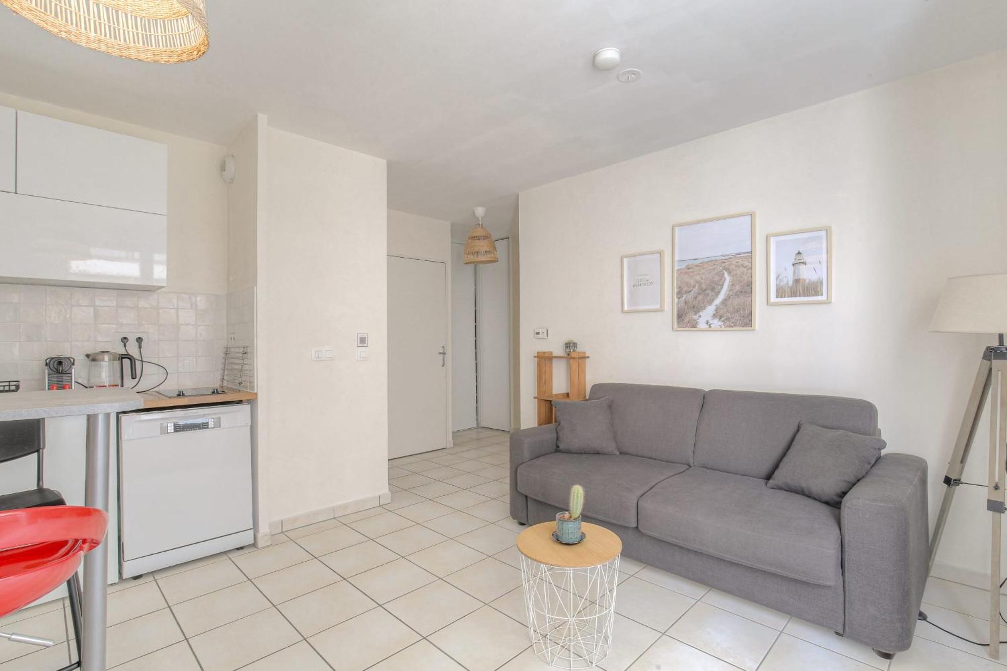 Le Calme Et Cosy Avec Parking Gratuit Apartment Лион Екстериор снимка