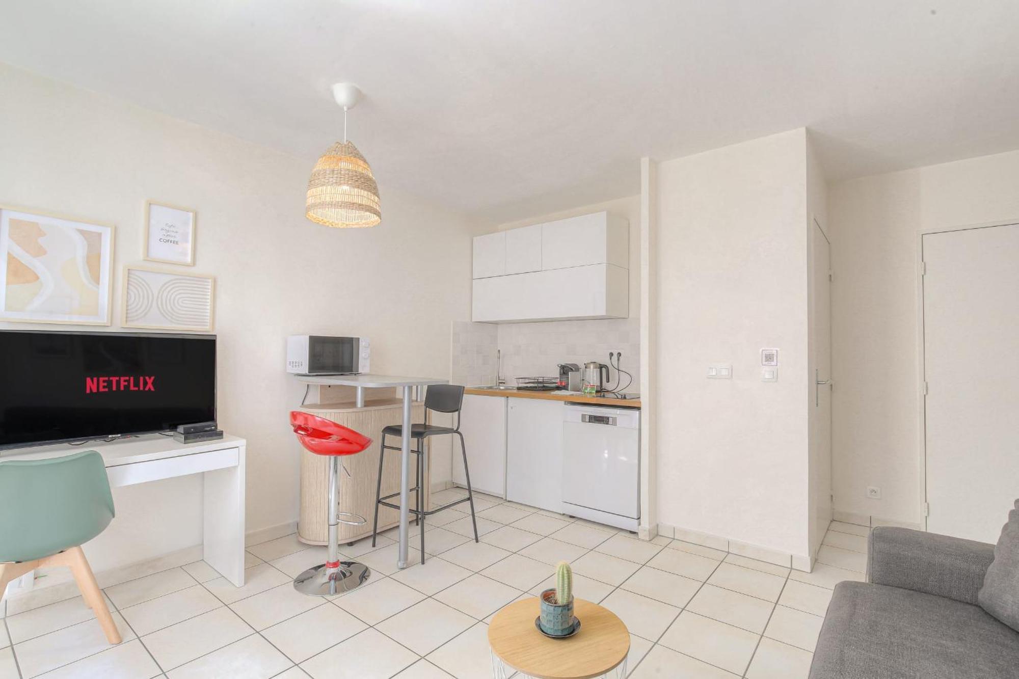 Le Calme Et Cosy Avec Parking Gratuit Apartment Лион Екстериор снимка